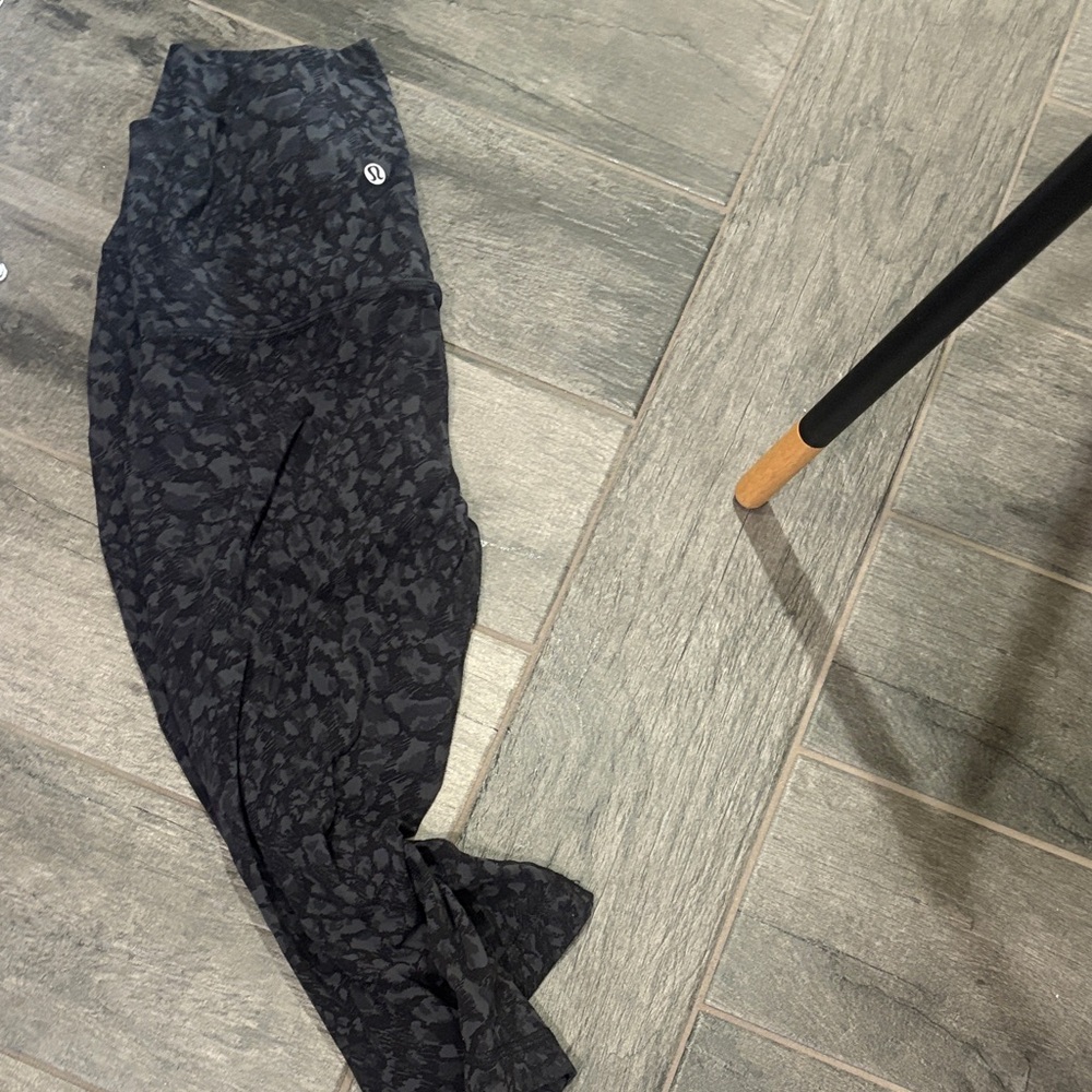 Black Patterned Leggings lululemon align size 10 short capri length
